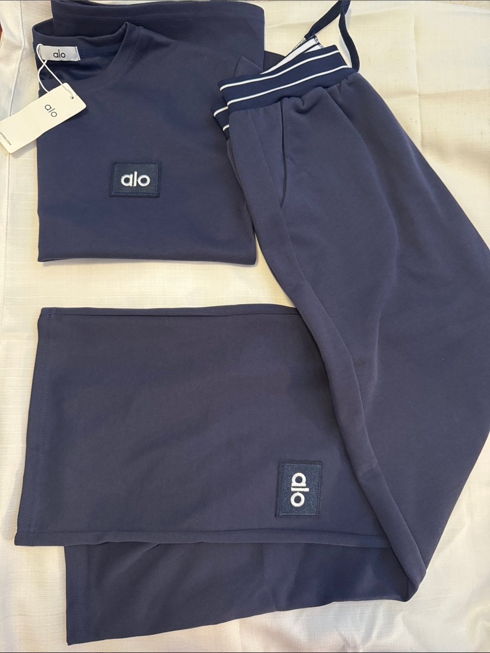 Alo women Navy Jogger Bottoms - Comfortable Activewear